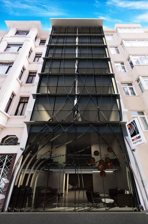 Property building, Facade/entrance