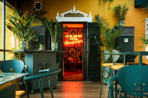 Restaurant/places to eat, TV and multimedia, Living room, Banquet/Function facilities, Evening entertainment