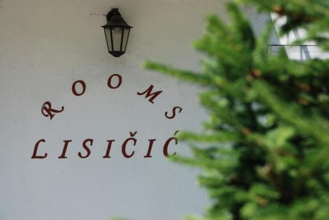 Rooms Lisičić Bed and Breakfast in Montenegro
