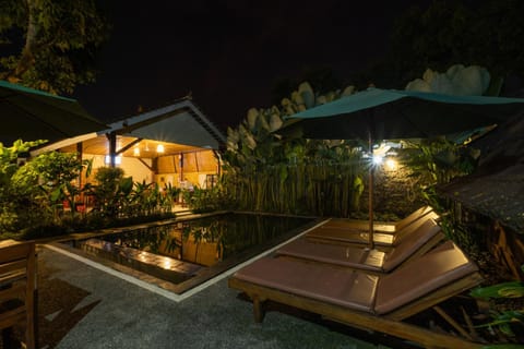 Garden, Swimming pool