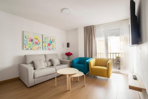 TV and multimedia, Living room, Seating area, Dining area