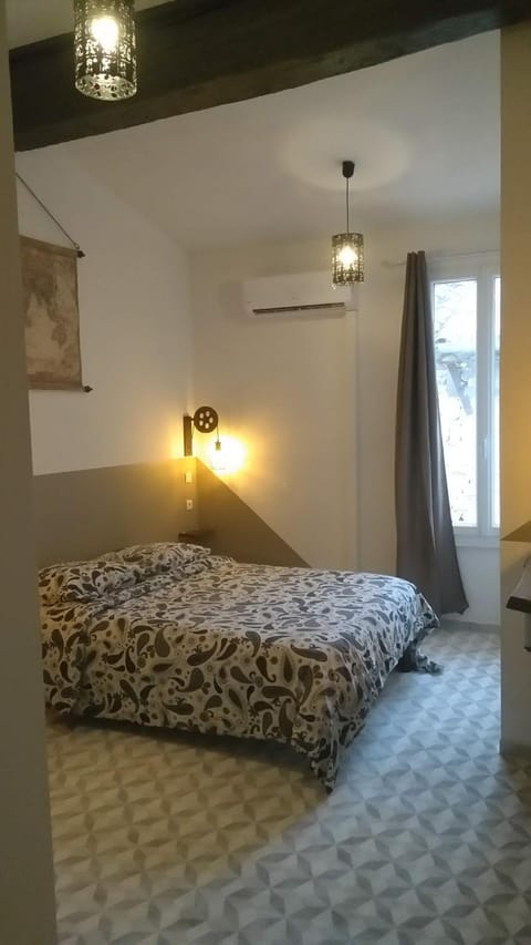 Photo of the whole room, Bedroom
