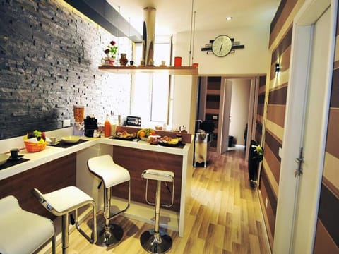 Restaurant/places to eat, Food and drinks