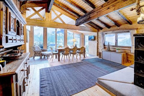 Seating area, Dining area