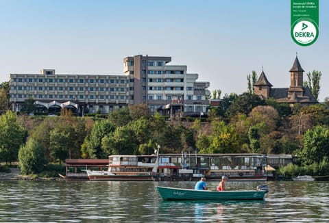 Property building, Nearby landmark, Neighbourhood, Natural landscape, River view