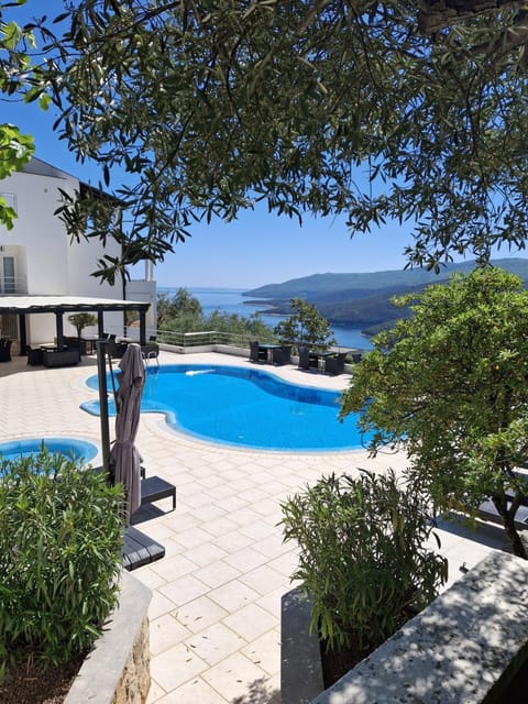Pool view, Swimming pool