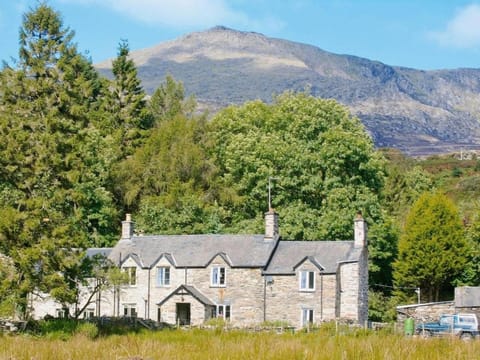 2 Tan-y-castell House in Wales