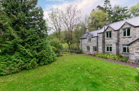 2 Tan-y-castell House in Wales