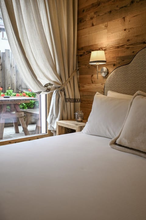 Bed, Decorative detail