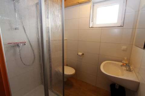 Shower, Toilet