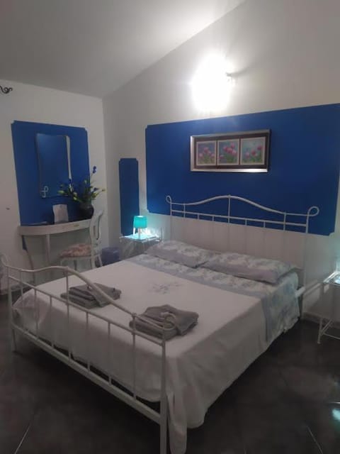 Locazioni Brevi La RosaViola GUEST ROOMS Bed and Breakfast in Teulada