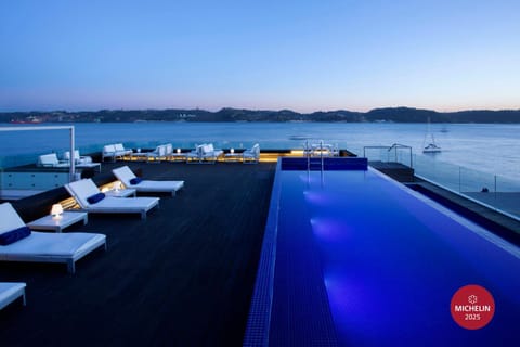 Balcony/Terrace, River view, Swimming pool