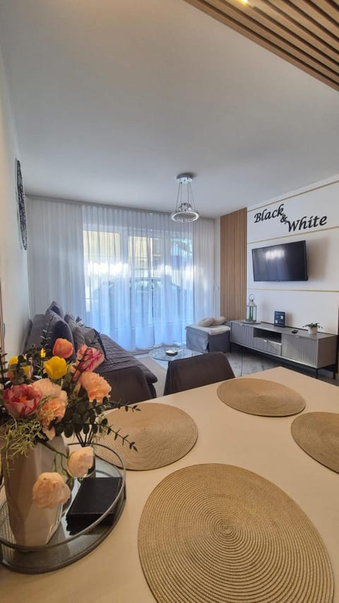 Apartament Black-White Apartment in West Pomeranian Voivodeship, Poland