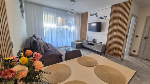 Apartament Black-White Apartment in West Pomeranian Voivodeship, Poland
