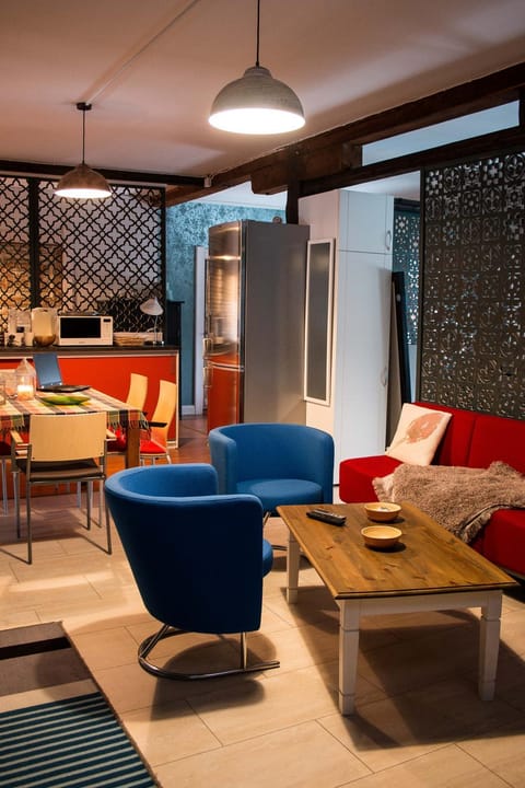 Seating area, Dining area