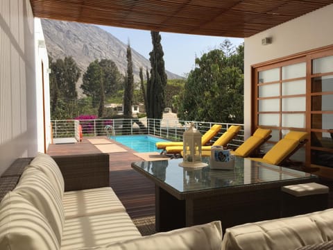 Balcony/Terrace, Dining area, Swimming pool