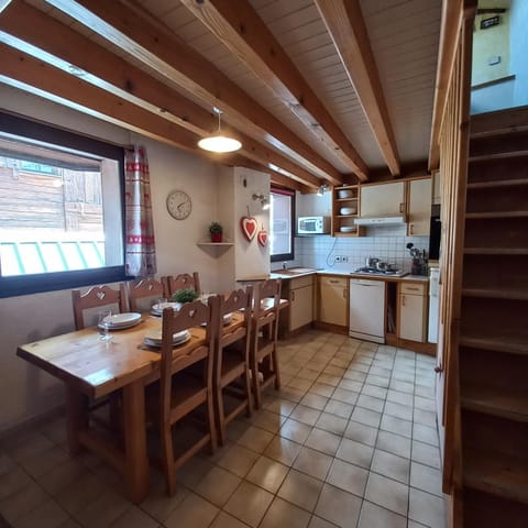 Dining area, kitchen