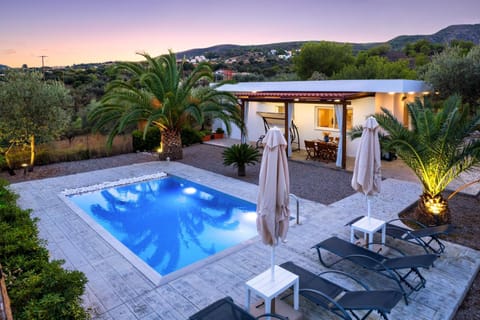 Natural landscape, Dining area, Swimming pool, sunbed