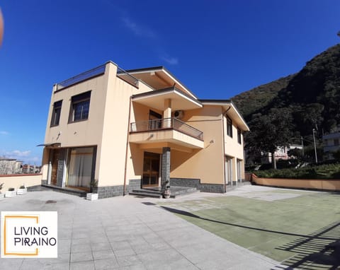 Property building, Facade/entrance, Garden view, Street view