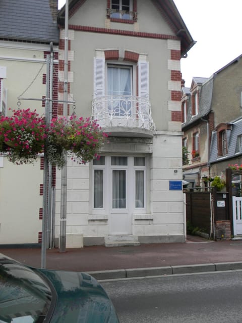 À l'Approche de la Mer Bed and Breakfast in Houlgate