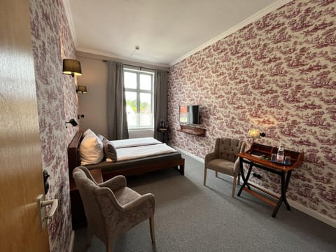 Bed, TV and multimedia, Coffee/tea facilities, Photo of the whole room, Seating area, hair dresser