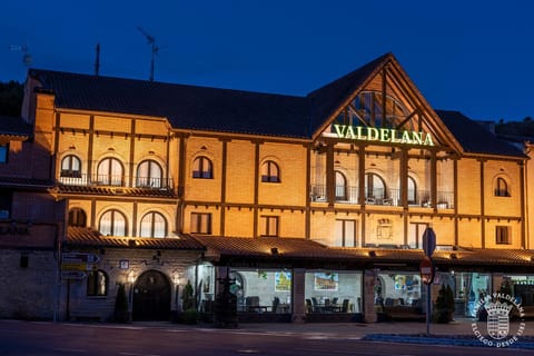 Facade/entrance, Night