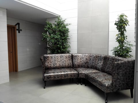 Decorative detail, Area and facilities