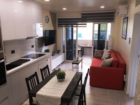 Communal lounge/ TV room, TV and multimedia, Balcony/Terrace, Kitchen or kitchenette, Living room, Seating area, Dining area, dishwasher, microwave, minibar, oven, soundproof, stove, kitchen, air conditioner