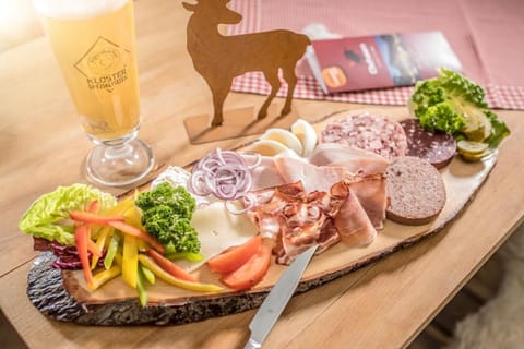 Restaurant/places to eat, Food