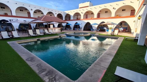 Property building, Solarium, Swimming pool