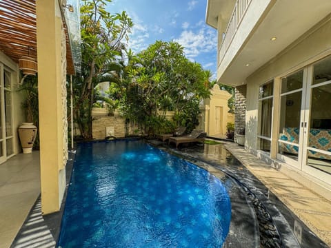 View (from property/room), Balcony/Terrace, Swimming pool