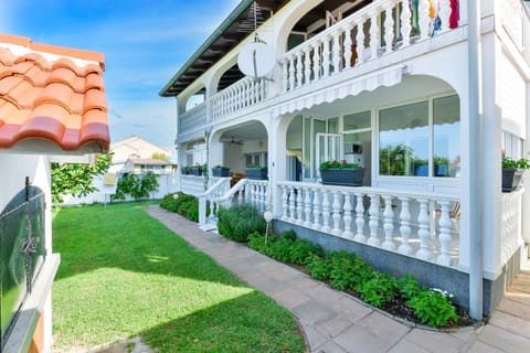 BBQ facilities, Garden view