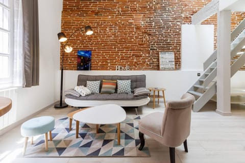 Bed, Living room