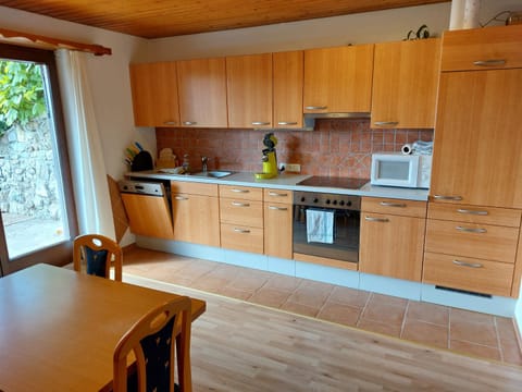 Ferienwohnung Tschengla mit eigener Sonnenterrasse - Wiese - Wlan Apartment in Bürserberg