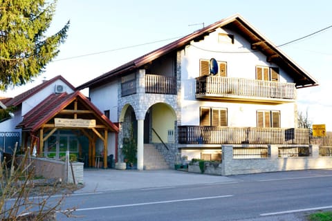 Property building, Facade/entrance