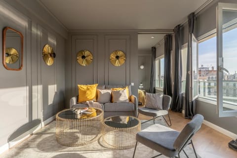 View (from property/room), Living room, Seating area, Dining area