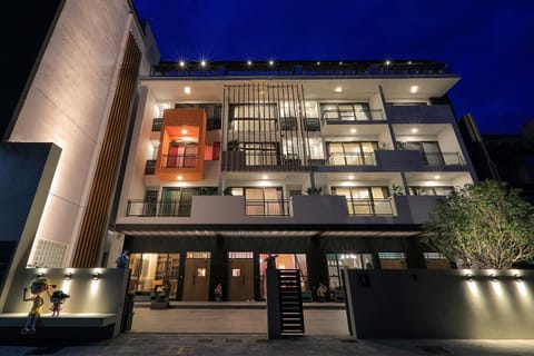 Facade/entrance