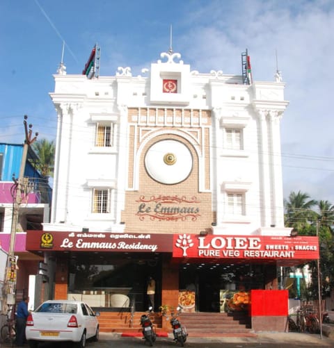 Facade/entrance