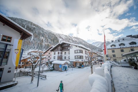 Property building, Location