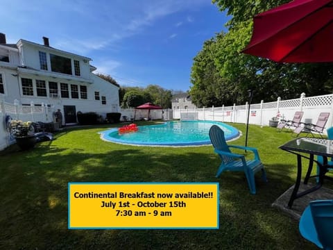 Swimming pool, Breakfast