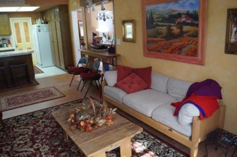 Costa mesa 4 bedroom home with jacuzzi House in Costa Mesa