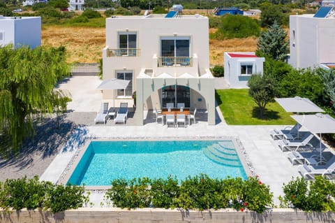 Property building, Bird's eye view, Garden, Swimming pool