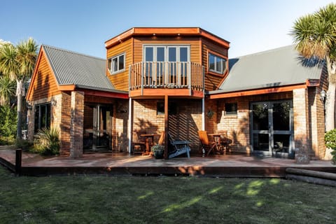 Property building, Patio, Garden, Garden view