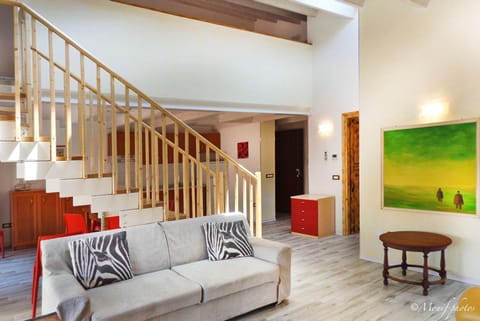 Living room, Photo of the whole room, Decorative detail