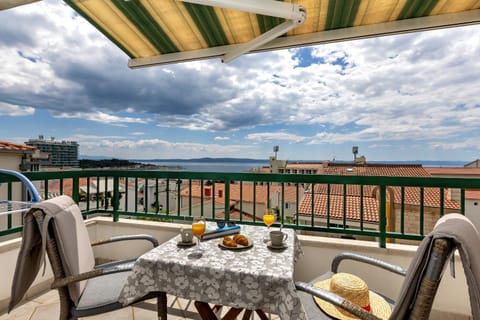 View (from property/room), Balcony/Terrace, Seating area, Sea view