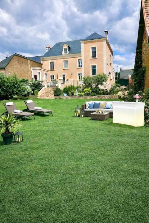Property building, Garden, Garden view, sunbed