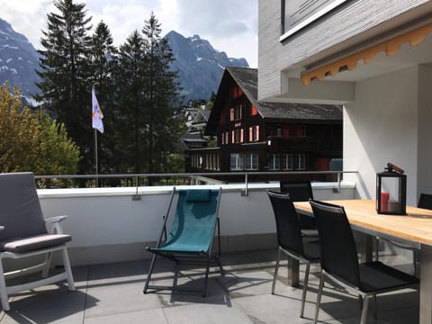 Property building, Natural landscape, Balcony/Terrace, Dining area, Mountain view