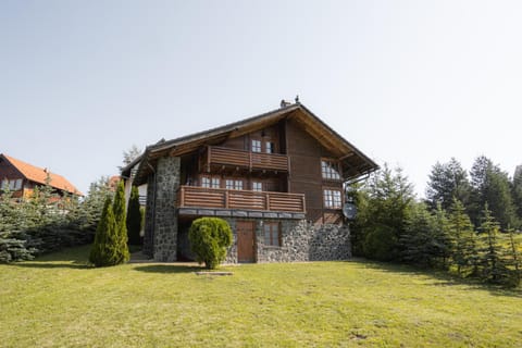 Property building, Natural landscape, Garden, Garden view