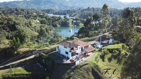 Facade/entrance, Natural landscape, Bird's eye view, Lake view, Mountain view