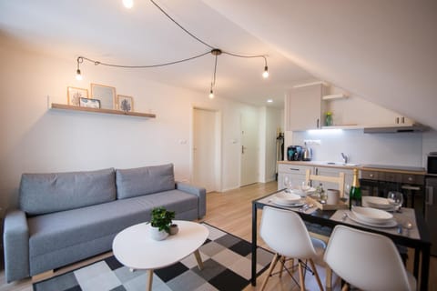 Kitchen or kitchenette, Living room, Seating area, Dining area